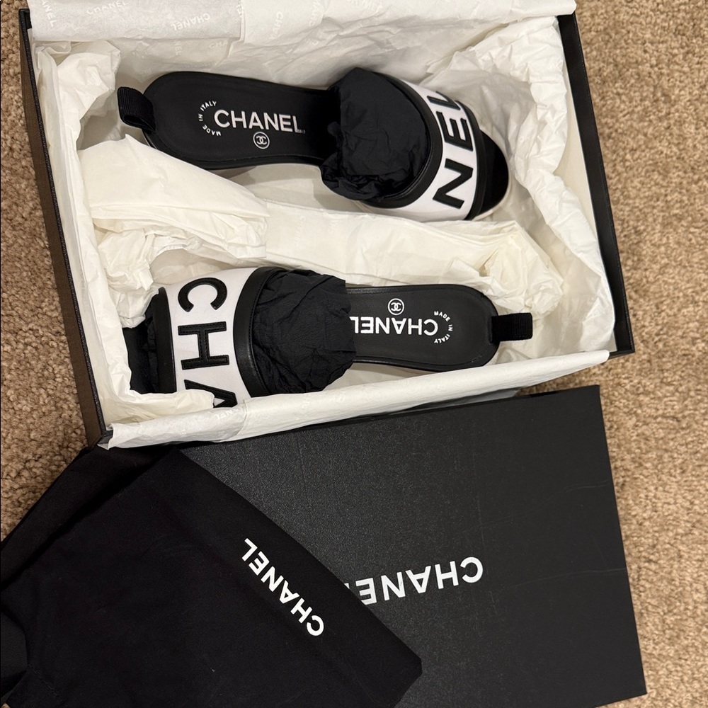 Chanel Iconic Logo Slides 37.5 Black White Leather With Box Authentic - Picture 12 of 12
